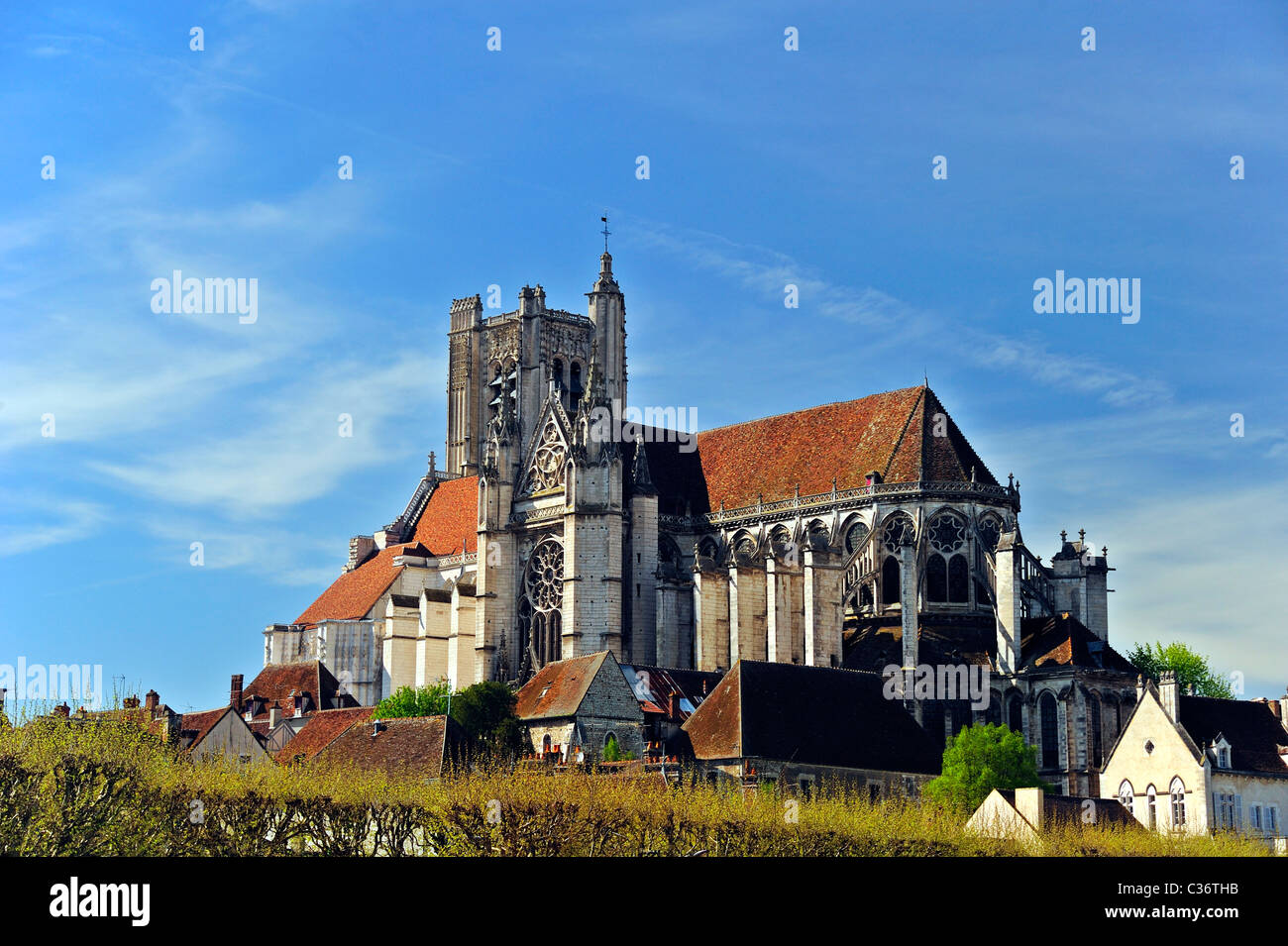 La Cathédrale de Saint Etienne à Auxerre. L'espace pour le texte dans le ciel. Banque D'Images