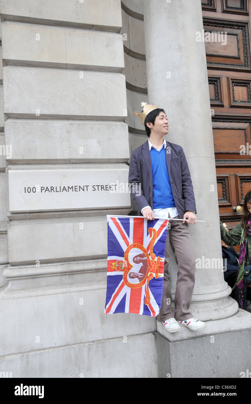 William et Kate Mariage Royal 29 avril 2011 les touristes chinois union jack flag Banque D'Images