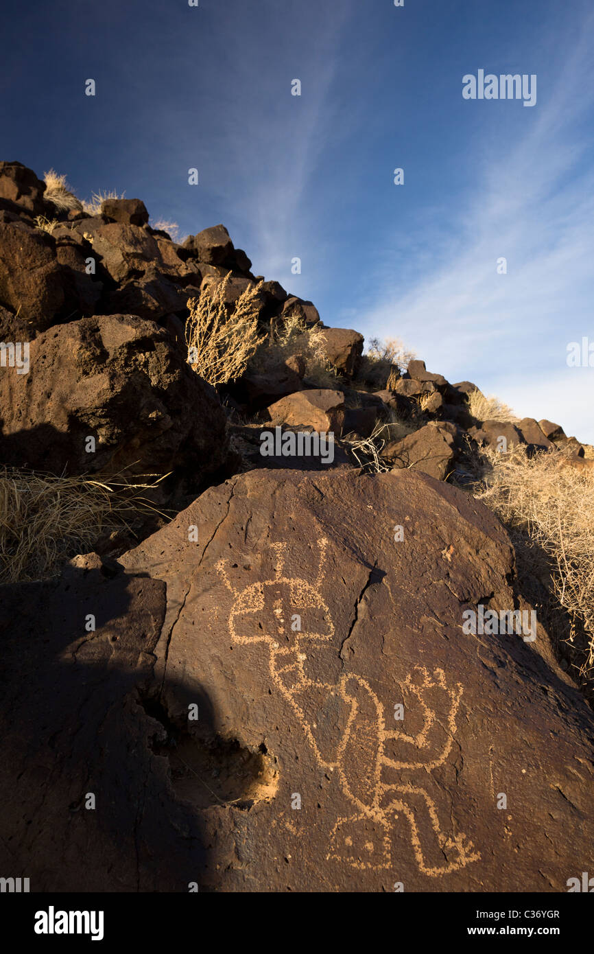 Alien à la figure, American Indian petroglyph Petroglyph National Monument, à Albuquerque, Nouveau Mexique, USA. Banque D'Images