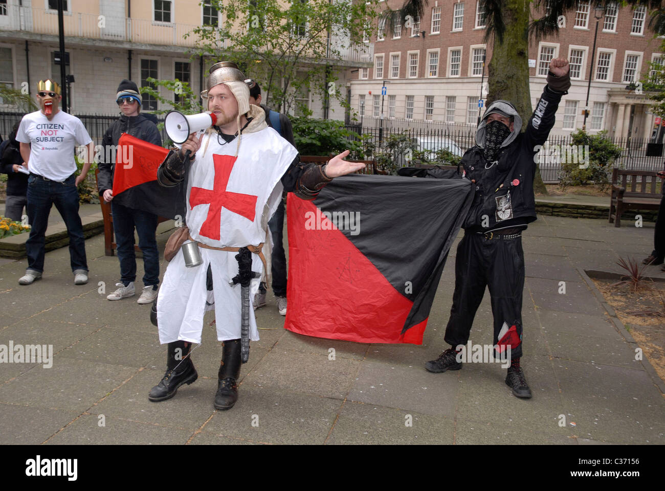 Mariage Royal manifestants dans Soho Square, Londres, 29-04-2011. PHOTO © John Robertson, 2011. Banque D'Images