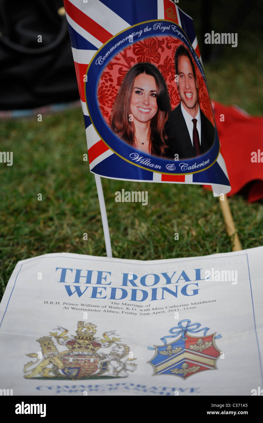 Drapeaux et de programme le mariage royal entre le Prince William et Catherine Middleton en avril 2011 Banque D'Images