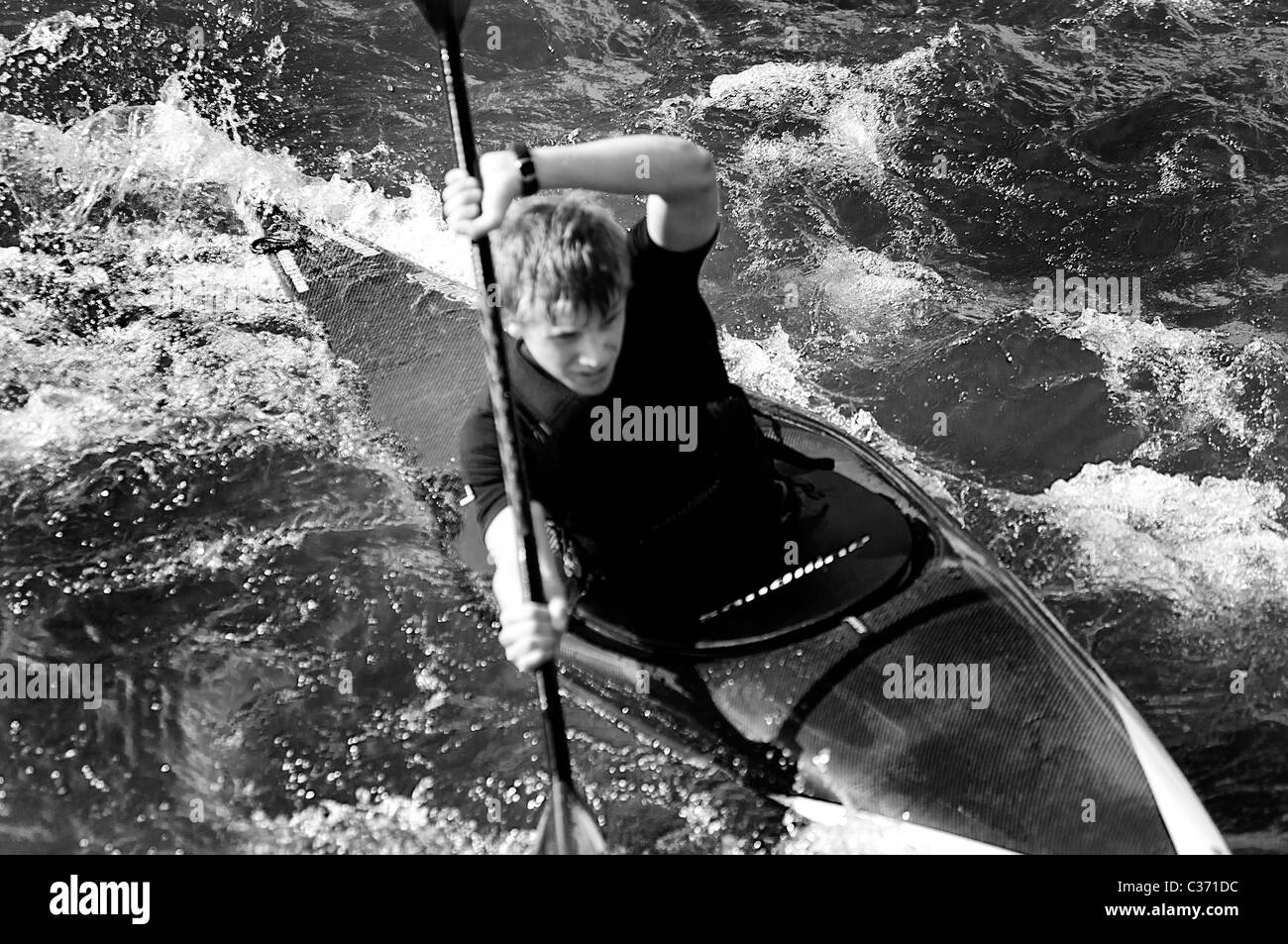 Canoë-kayak dans la rivière Banque D'Images