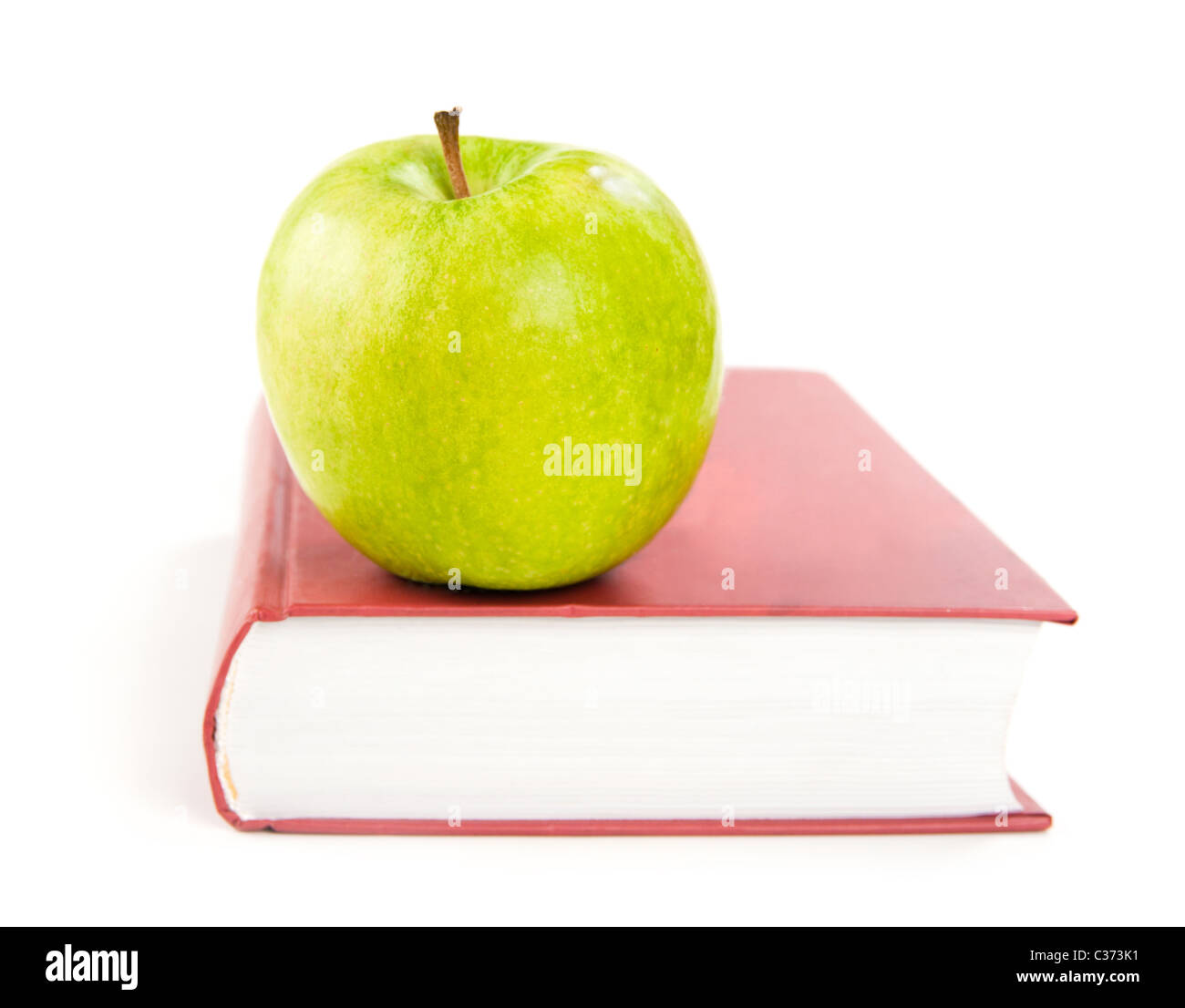 Une pomme verte sur un livre Banque D'Images