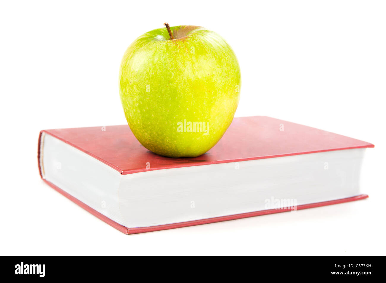 Une pomme verte sur un livre Banque D'Images