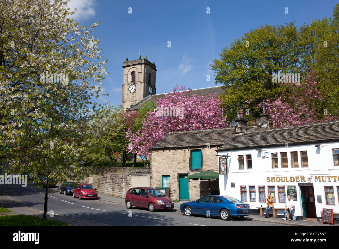 St James Church et l'épaule de mouton pub, à Slaithwaite dans le Yorkshire de l'Ouest Banque D'Images