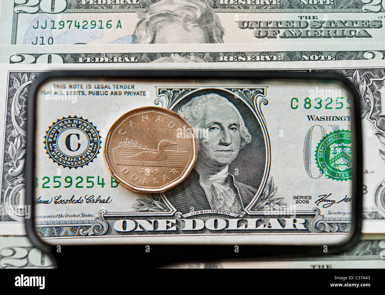 De l'argent ; nous et la monnaie canadienne. Banque D'Images De l'argent ; nous et la monnaie canadienne. Banque D'Images