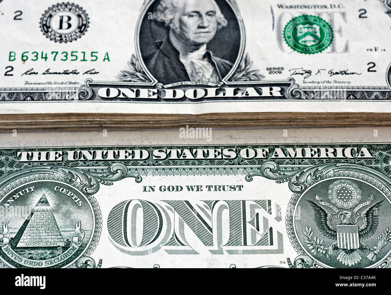 Un gros plan de 'In God we trust" comme vu sur un projet de loi d'un dollar (1,00 $ US) Banque D'Images Un gros plan de 'In God we trust" comme vu sur un projet de loi d'un dollar (1,00 $ US) Banque D'Images