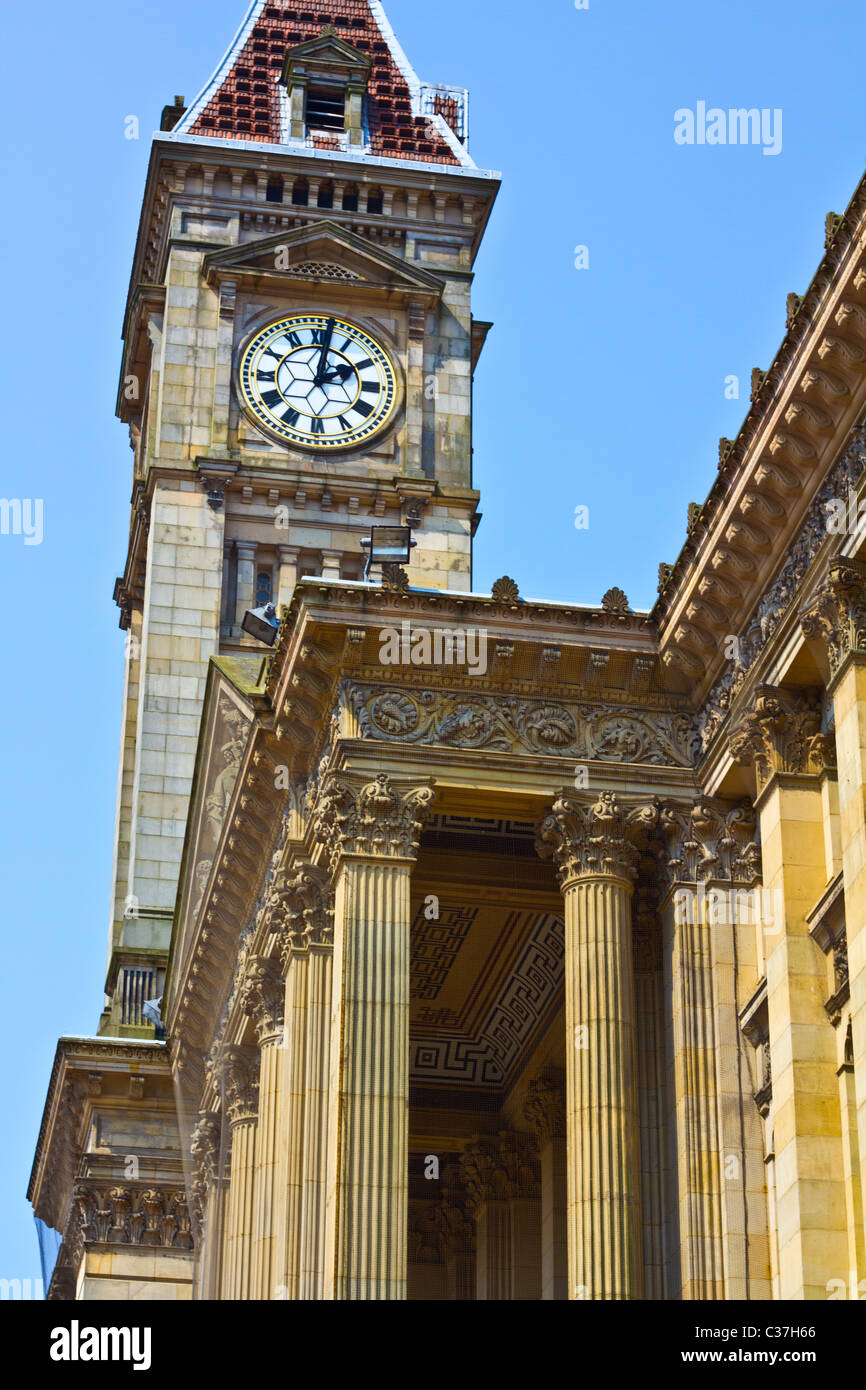 Birmingham Museum and Art Gallery et la tour de l'horloge, Big Brum. Birmingham, Angleterre, RU. Construit entre 1874 et 1879. Banque D'Images