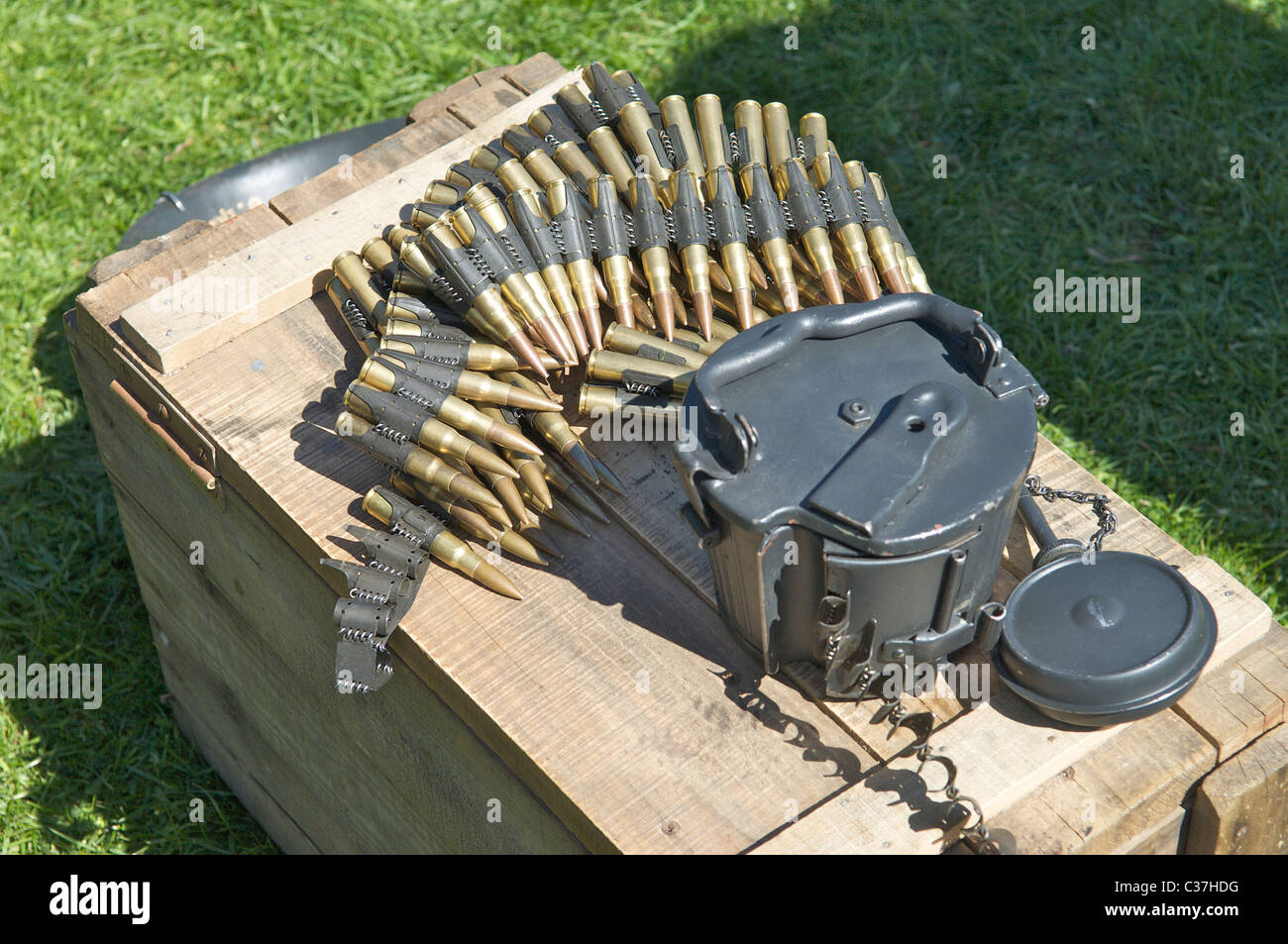 Deuxième événement de reconstitution de la société de la Seconde Guerre mondiale organisé à Hoghton Towers, Lancashire, Angleterre. Munitions de mitrailleuse Banque D'Images