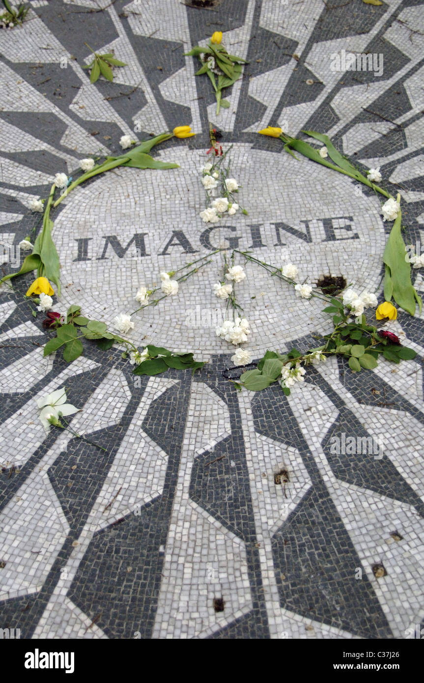 United States. New York. Central Park. Champs de fraises. Dédié à la mémoire de John Lennon. Mosaïque Memorial. L'imaginer. Banque D'Images