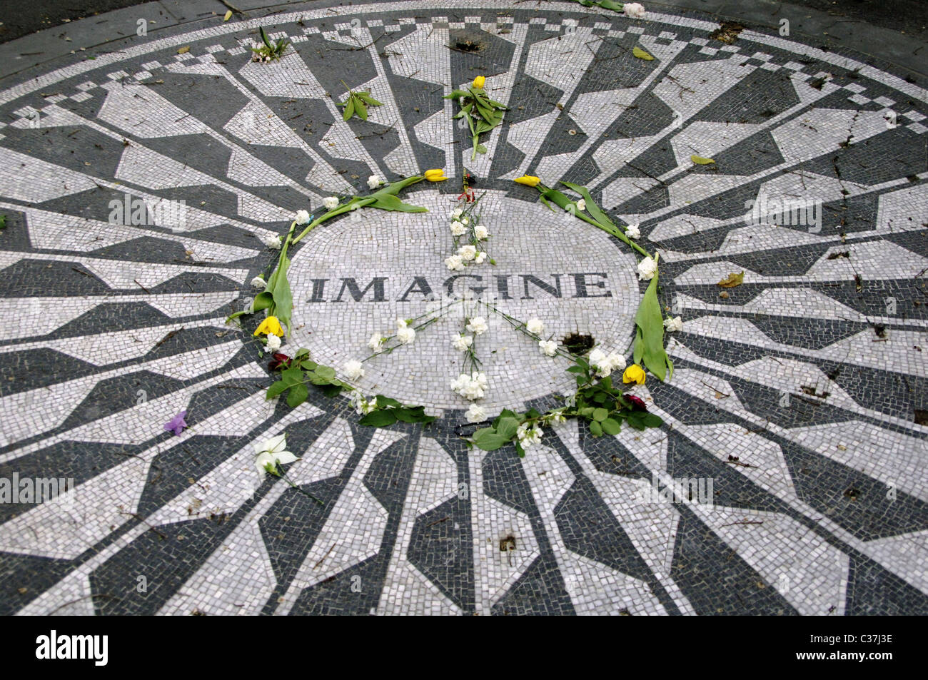 United States. New York. Central Park. Champs de fraises. Dédié à la mémoire de John Lennon. Mosaïque Memorial. L'imaginer. Banque D'Images