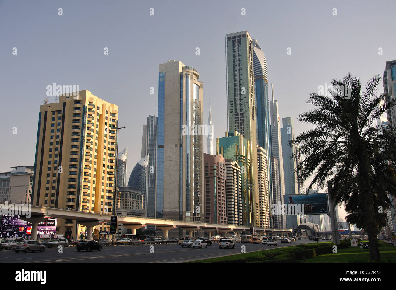 Gratte-ciel dans le centre-ville de Dubai, Dubaï, Émirats Arabes Unis Banque D'Images