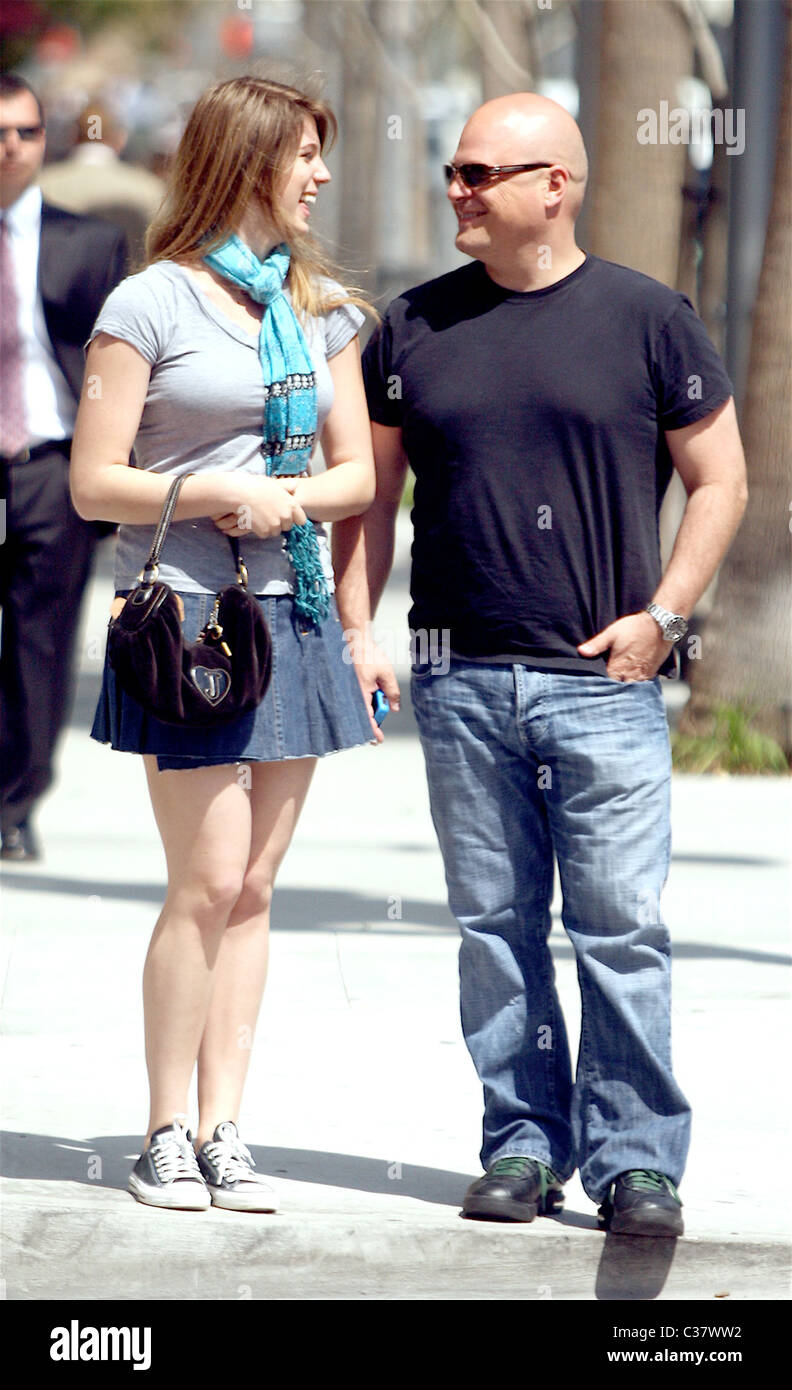 Autumn Chiklis et Michael Chiklis ancienne star de "l'écu' dehors et environ dans la région de Los Angeles avec sa fille, Los Angeles Banque D'Images