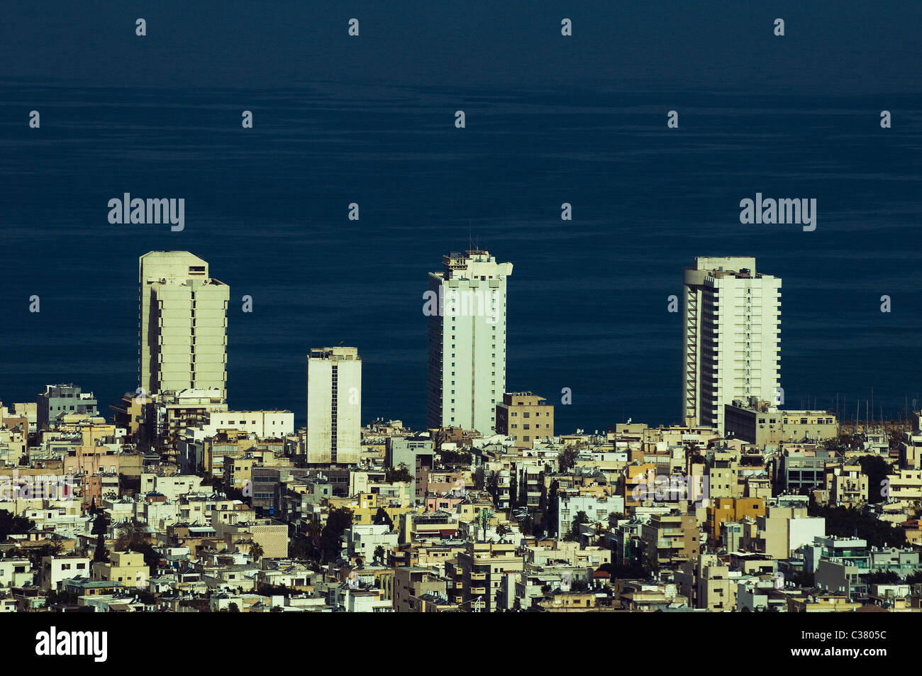 Une vue sur Tel Aviv et la mer Méditerranée. Banque D'Images