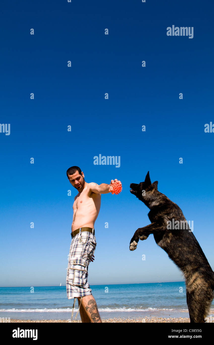 Après-midi sur la belle plage de Tel Aviv. Banque D'Images