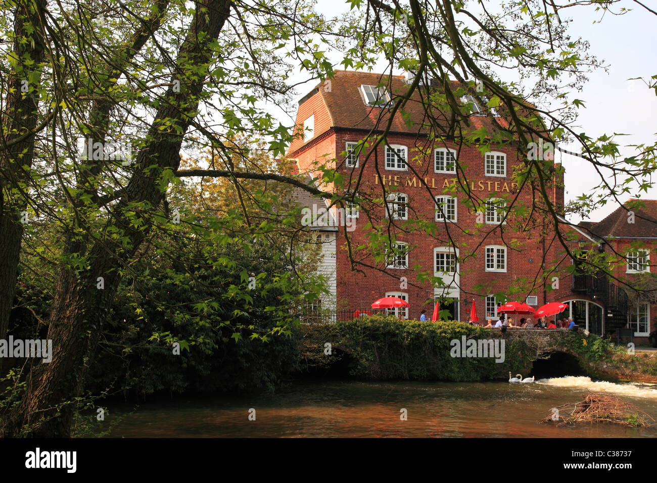 Elastead Mill Pub Surrey England Banque D'Images