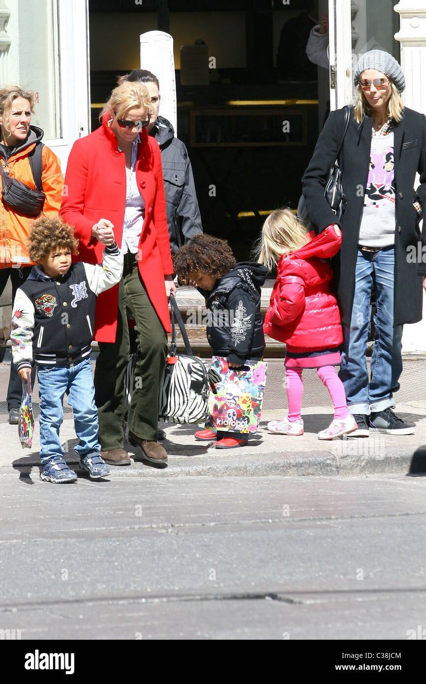 Henry Samuel, Invité, Laurent Samuel, Heidi Klum et Leni Klum Seal et Heidi Klum dehors et environ avec leur famille à Manhattan Banque D'Images