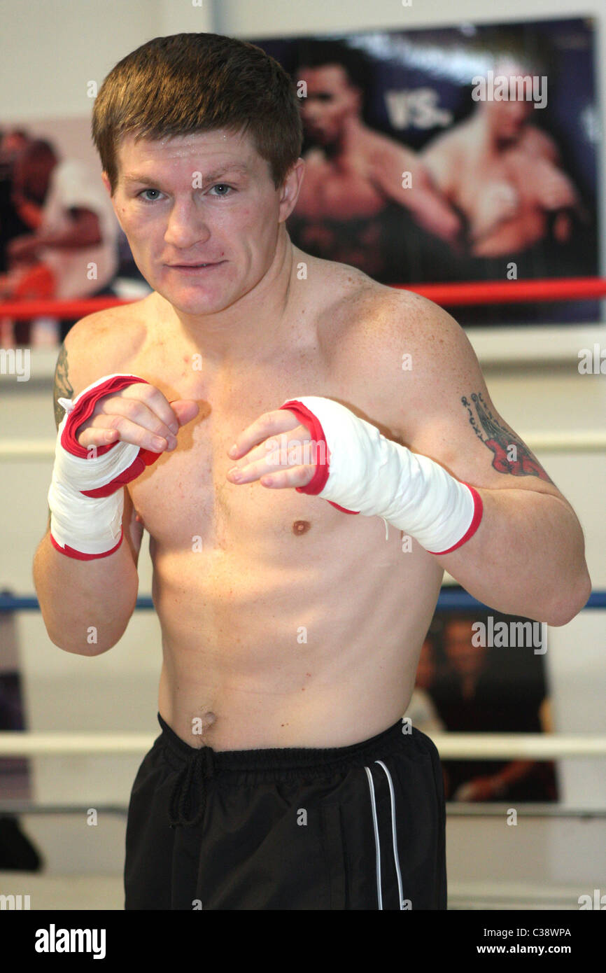 Boxeur britannique Ricky 'The Hitman' Hatton formation avec Floyd Mayweather joie à l'IBA de sport. Hatton devra faire face à Banque D'Images