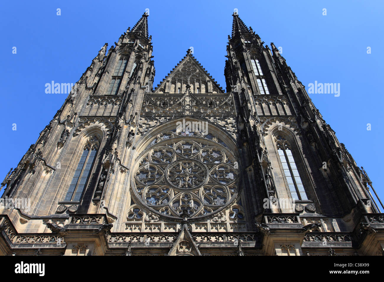 Partie de Prague Cathédrale avec ciel sans nuages Banque D'Images