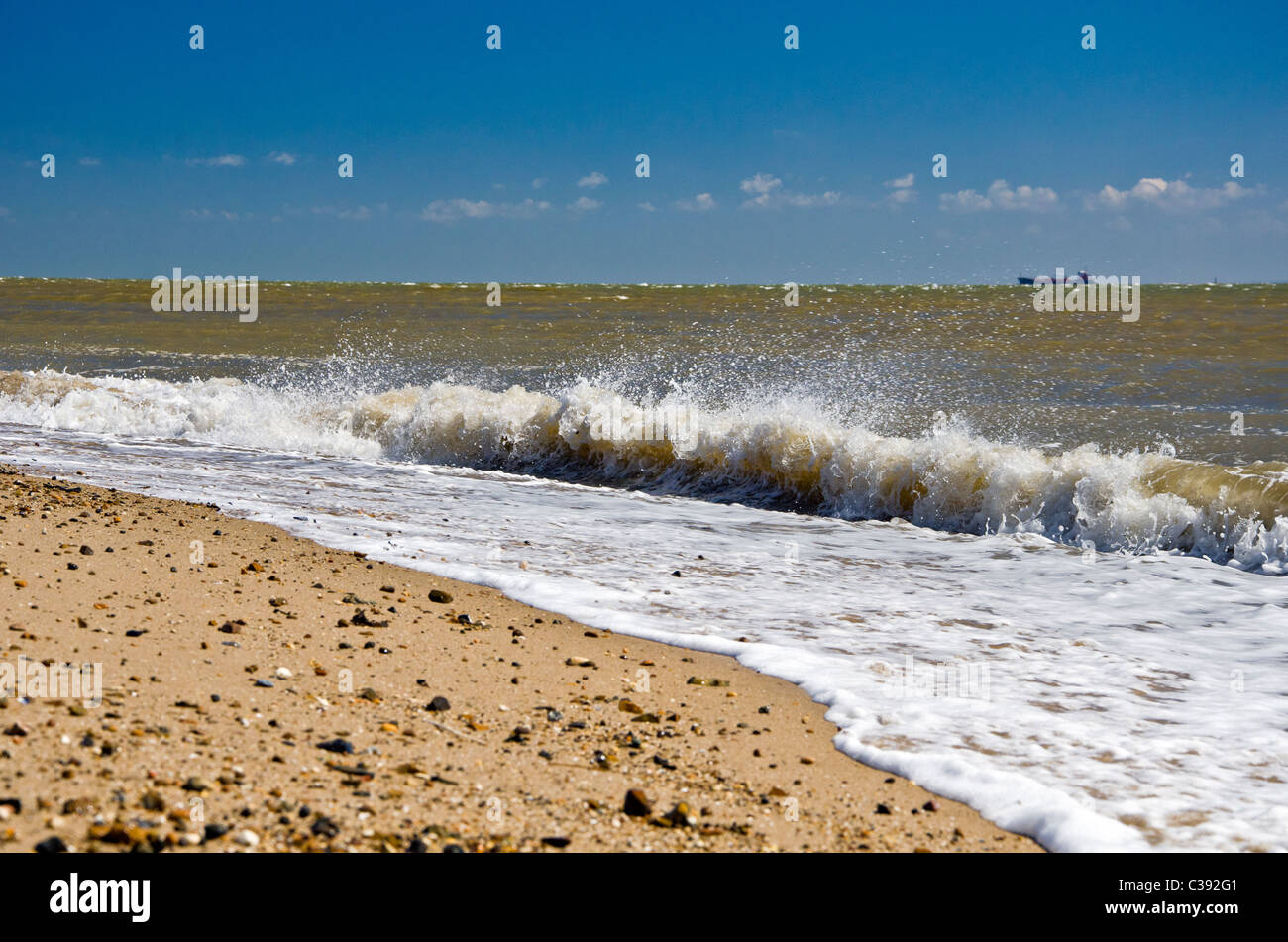 Un gros plan d'​​Waves la mer à la plage de Southend-on-Sea dans l'Essex, UK Banque D'Images