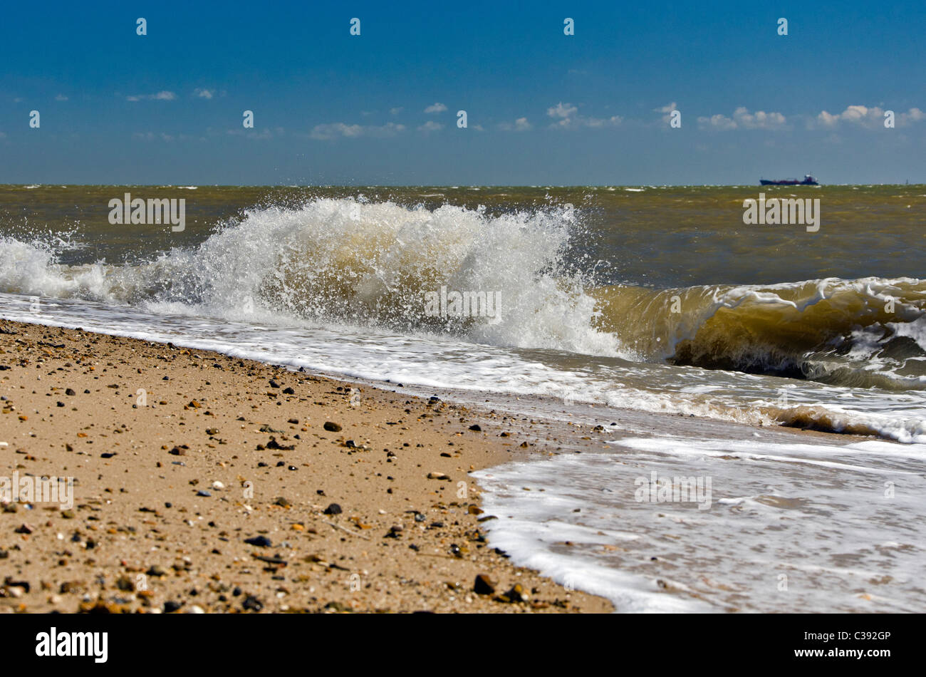 Un gros plan d'​​Waves la mer à la plage de Southend-on-Sea dans l'Essex, UK Banque D'Images