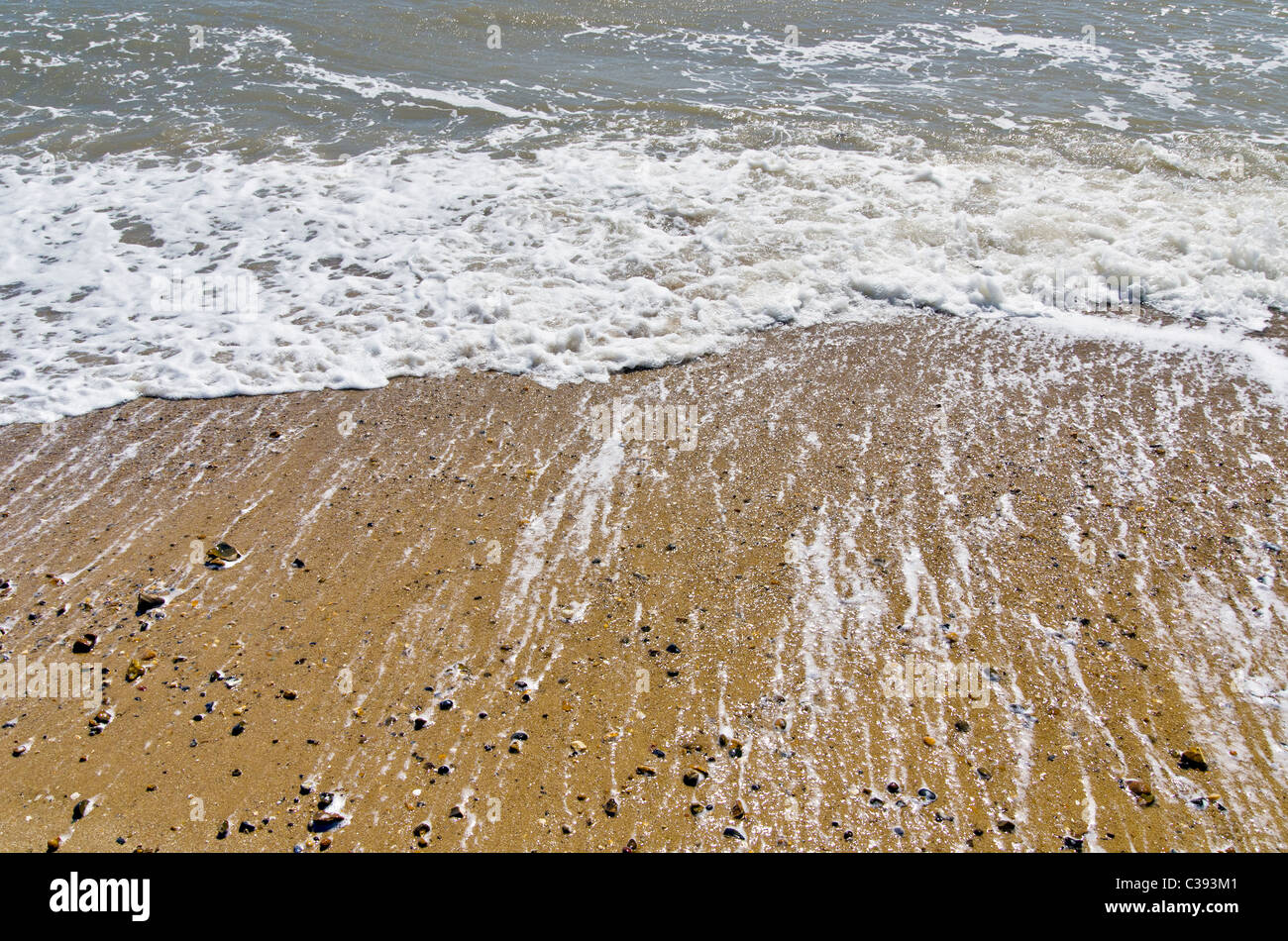 Un gros plan d'​​Waves la mer à la plage de Southend-on-Sea dans l'Essex, UK Banque D'Images
