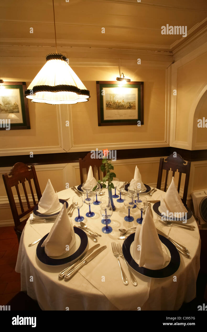 Table à manger ronde Banque D'Images