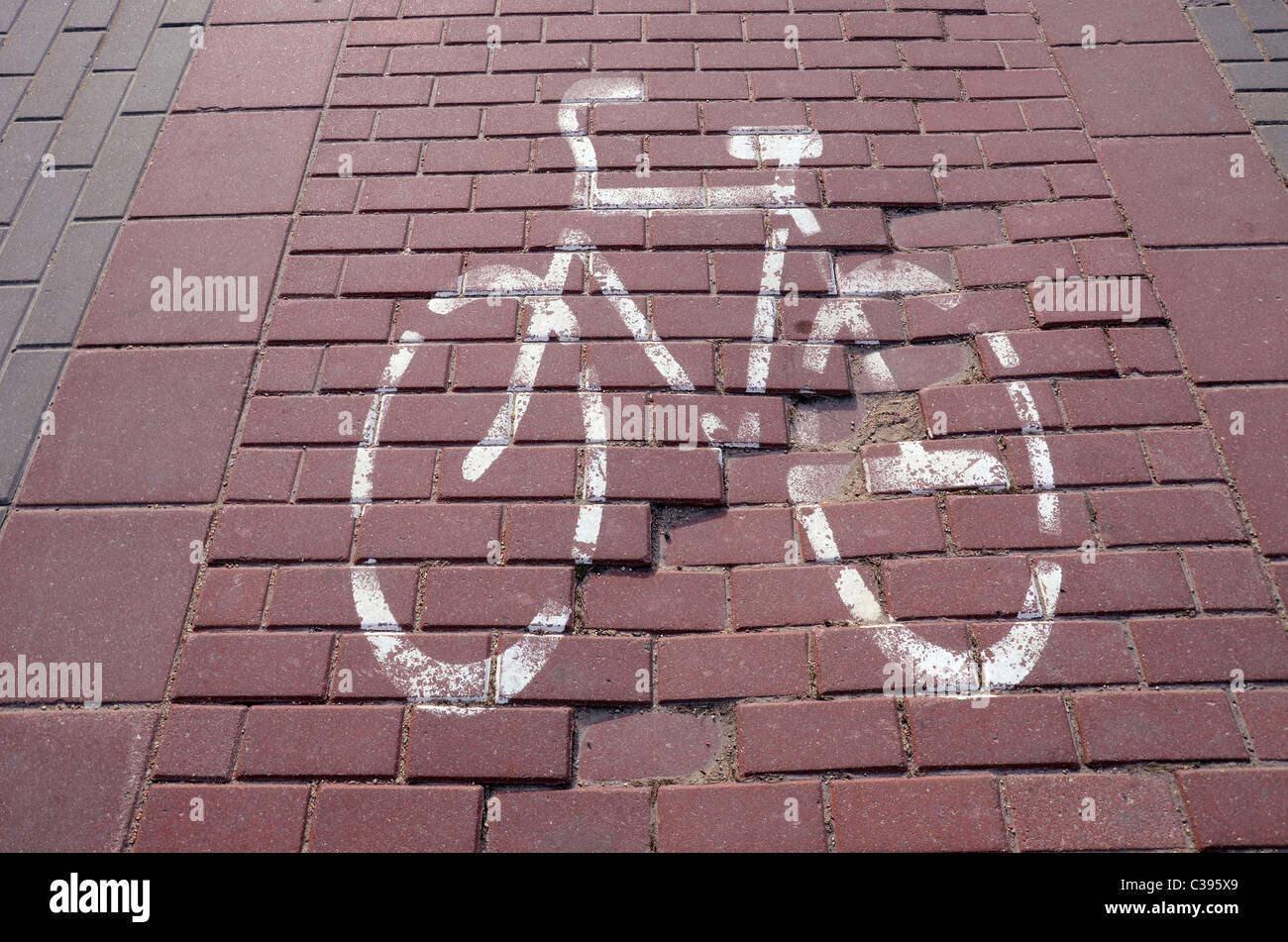 Piste cyclable sur le petit signe rouge en mosaïque drapeau. Banque D'Images