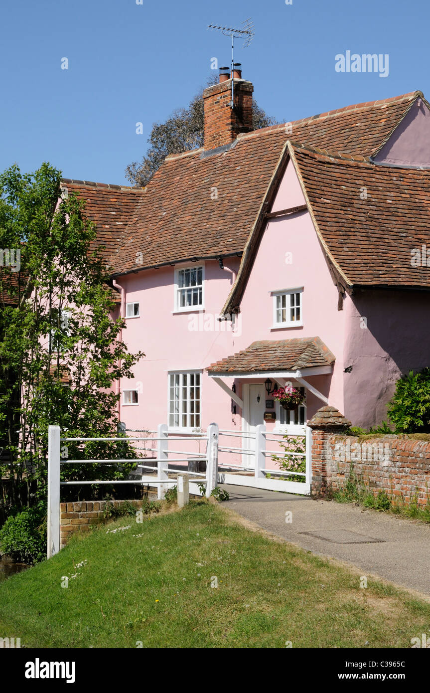 Un vieux cottage anglais traditionnel dans la région de Kersey, Suffolk, Angleterre. Banque D'Images