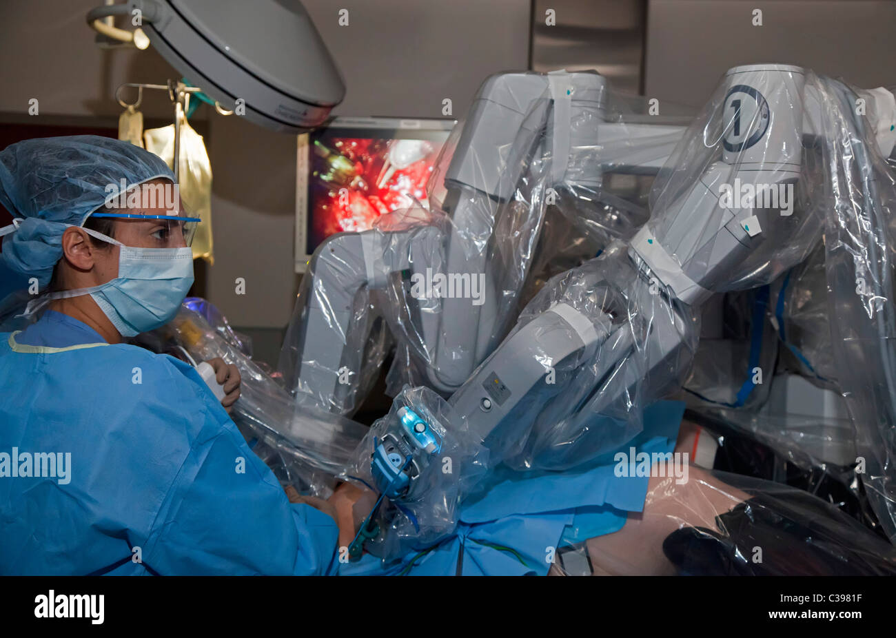 La chirurgie robotique en salle d'opération de l'hôpital Banque D'Images