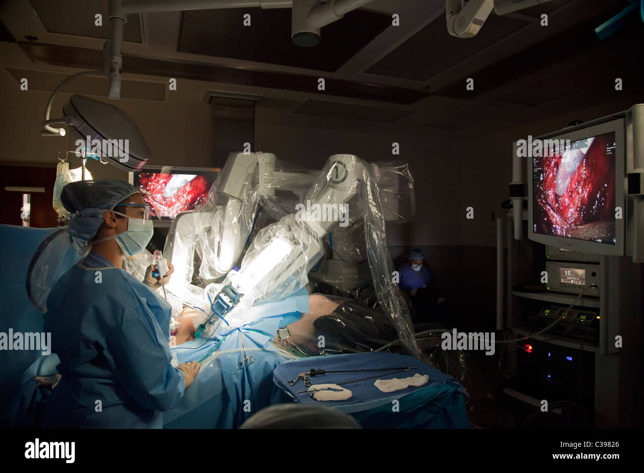 La chirurgie robotique en salle d'opération de l'hôpital Banque D'Images