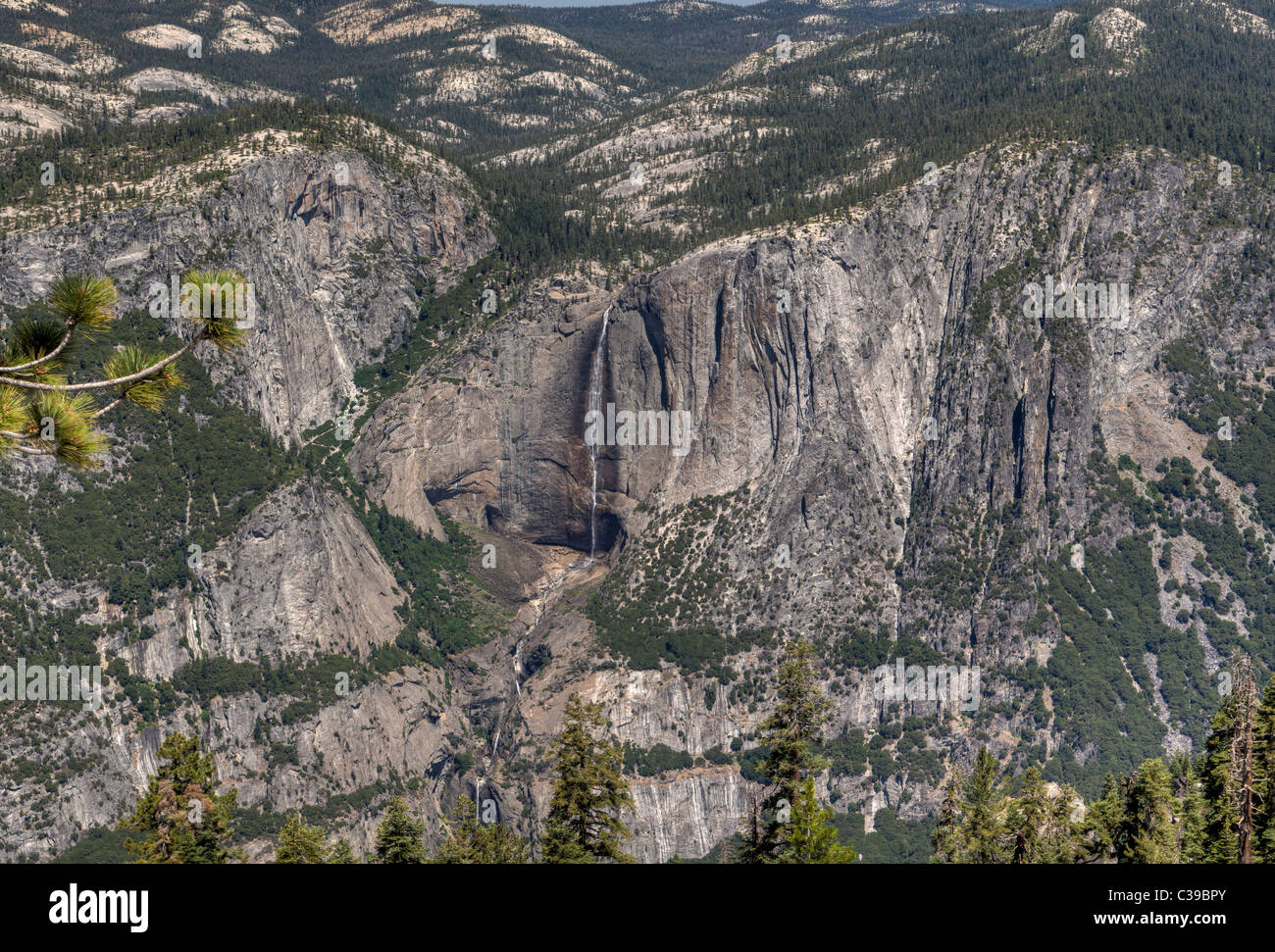 Automne Yosemite supérieur et inférieur au sommet du dôme de sentinelle, le long du Glacier Point Road, Yosemite National Park. Banque D'Images