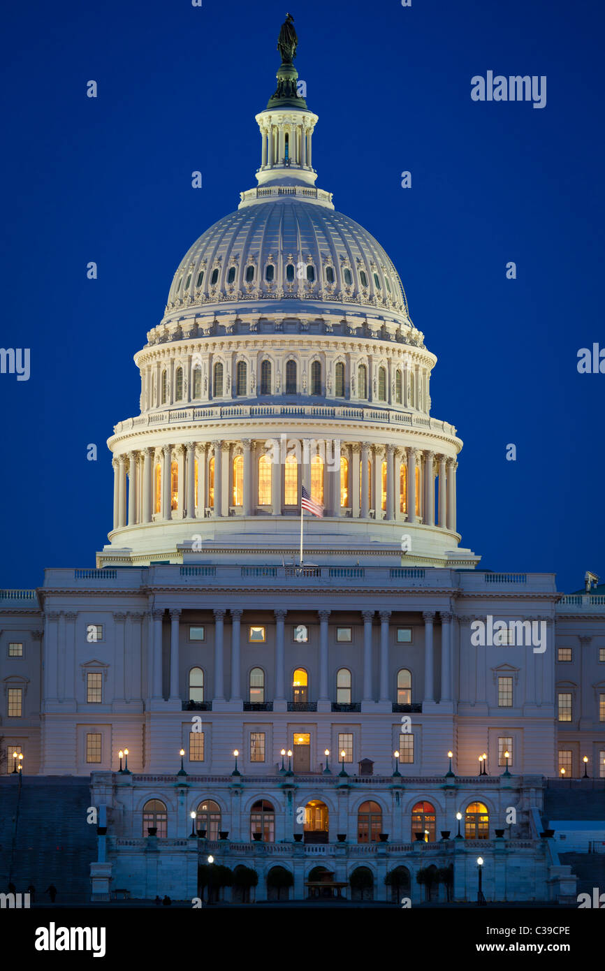 Le United States Capitol à la fin de la National Mall à Washington, DC en début de soirée Banque D'Images