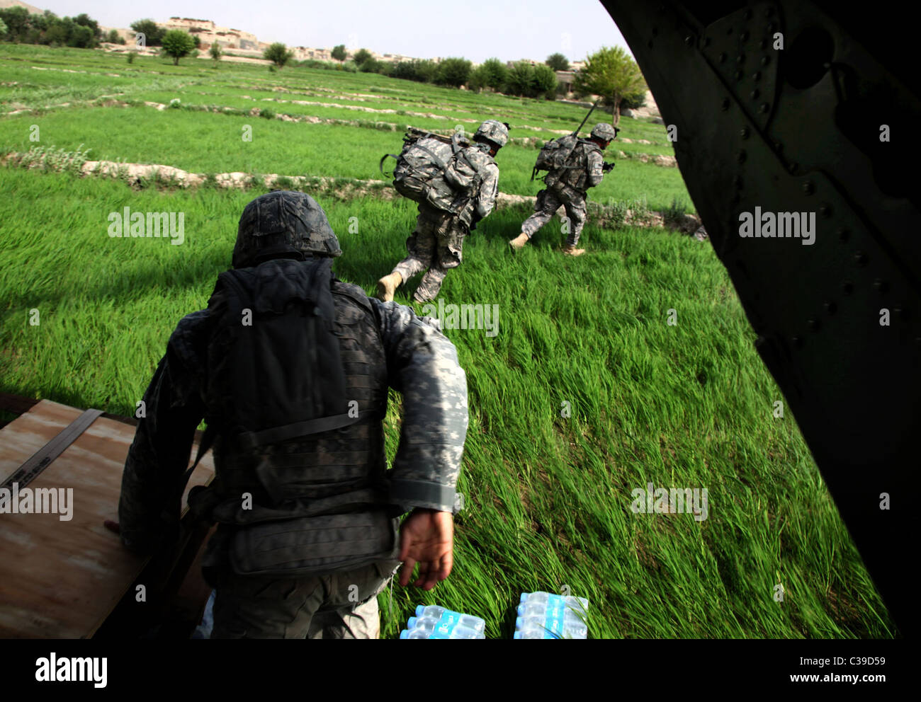 La province de Khost, en Afghanistan - l'armée américaine, les parachutistes du 2e Bataillon de parachutistes 377e Régiment d'artillerie, 4 Brigade C Banque D'Images