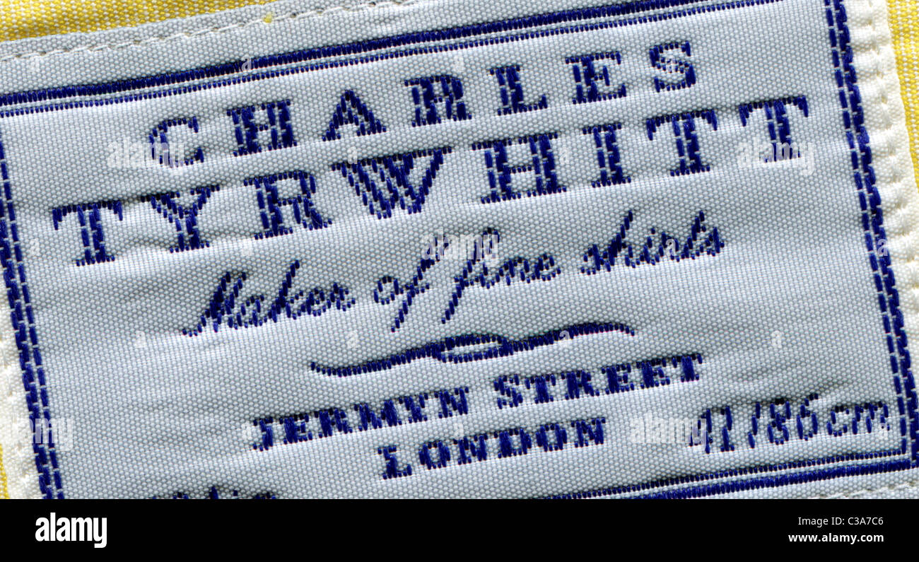 Détail de l'étiquette dans le col de la chemise d'un homme de l'habillement Charles Tyrwhitt Banque D'Images