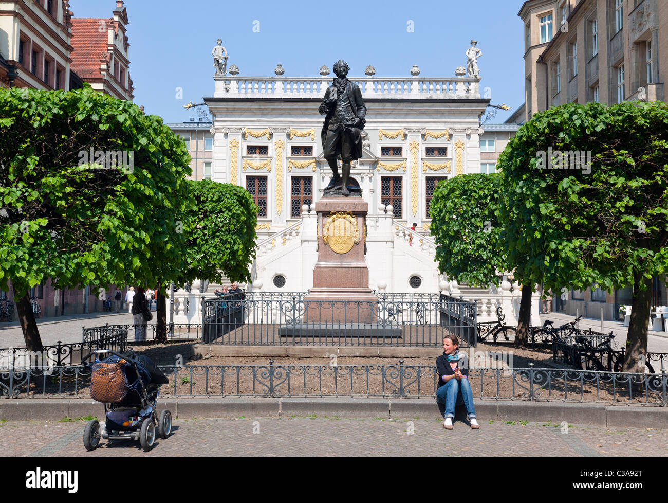 Vieille Bourse et Naschmarkt avec Statue de Goethe, Leipzig, Saxe, Allemagne Banque D'Images