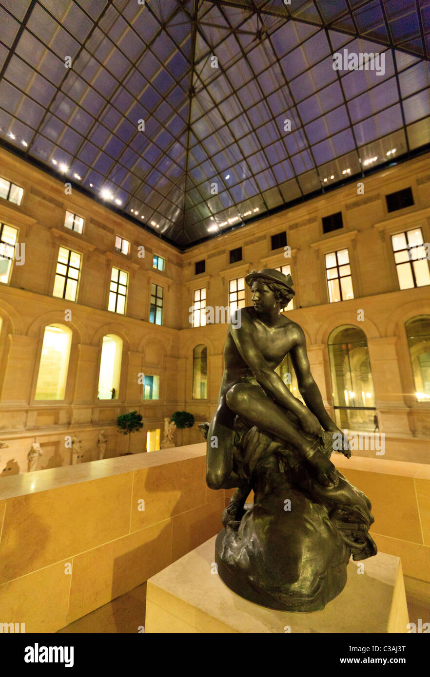 Statue de Mercure, le messager ailé, Musée du Louvre, Paris Banque D'Images