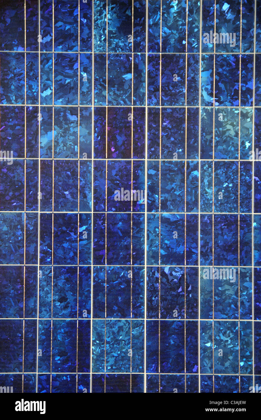 Panneau solaire bleu plaque électrique modèle macro texture l'électricité verte Banque D'Images