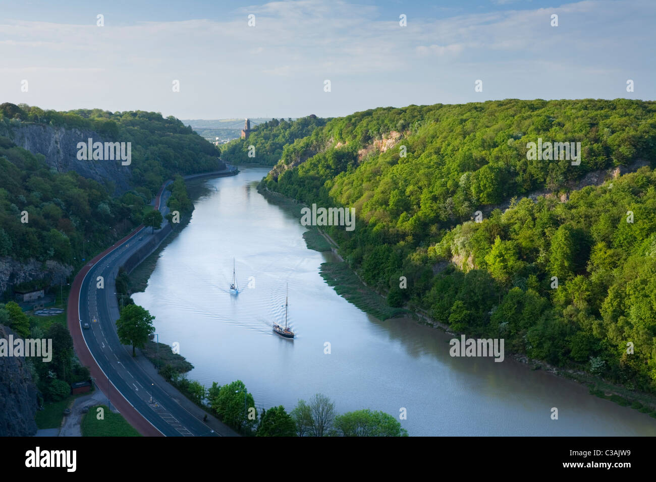 L'Avon Gorge avec Clifton Suspension Bridge dans la distance. Bristol. L'Angleterre. UK. Banque D'Images