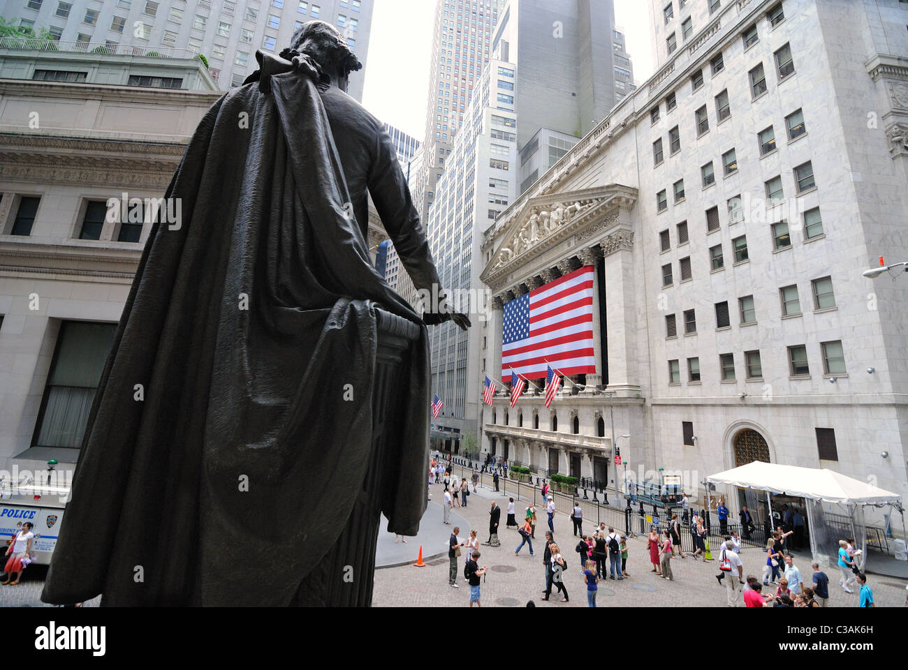 Une vue de Federal Hall et la Statue de George Washington à l'égard de la Bourse de Wall Street. Banque D'Images