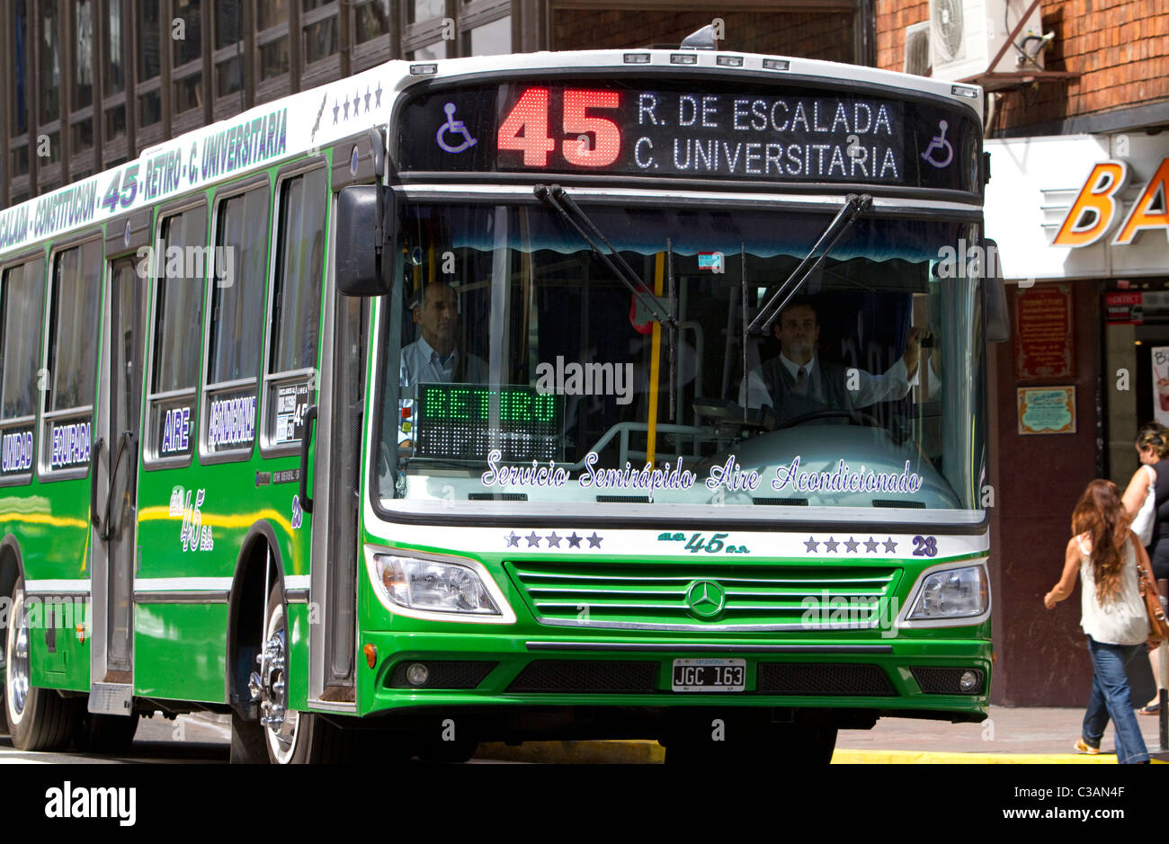 Transport en commun Autobus à Buenos Aires, Argentine. Banque D'Images