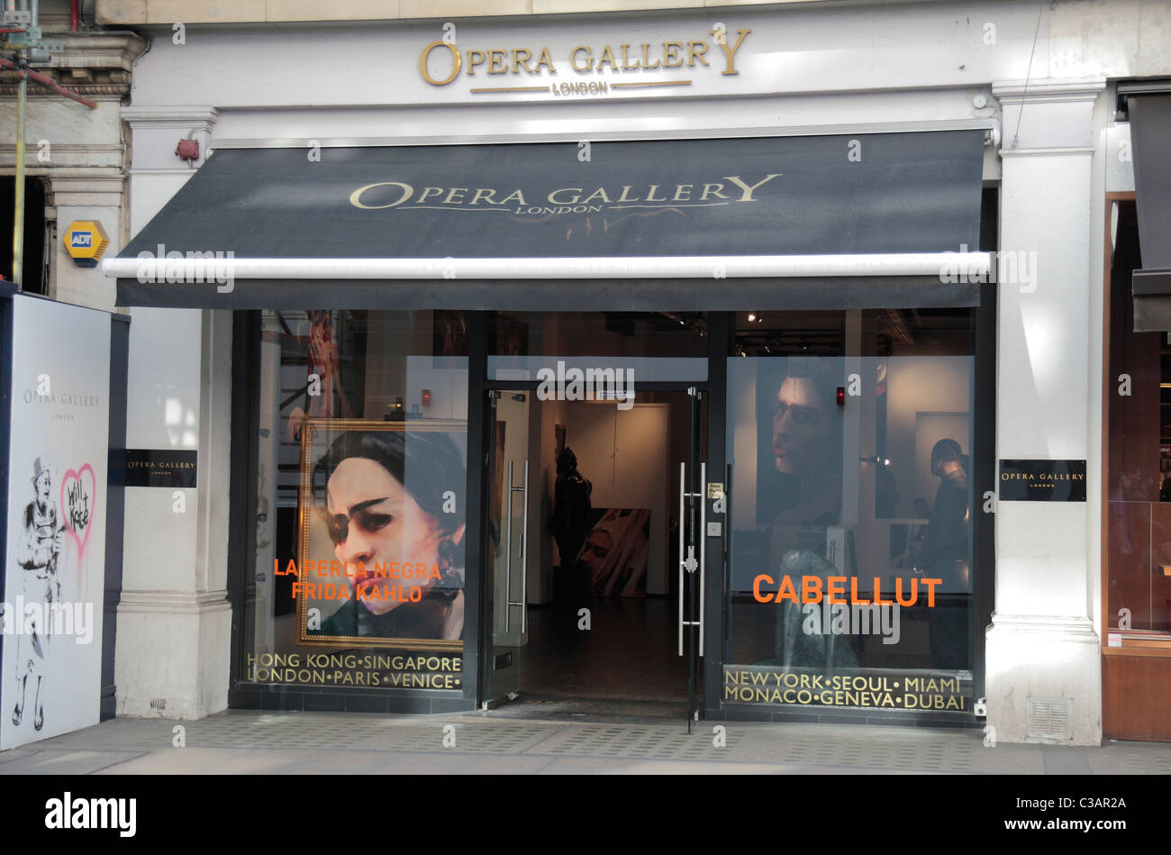 L'Opera Gallery de Londres, un contemporain et moderne peinture & sculpture murale sur New Bond Street, London, UK. Banque D'Images