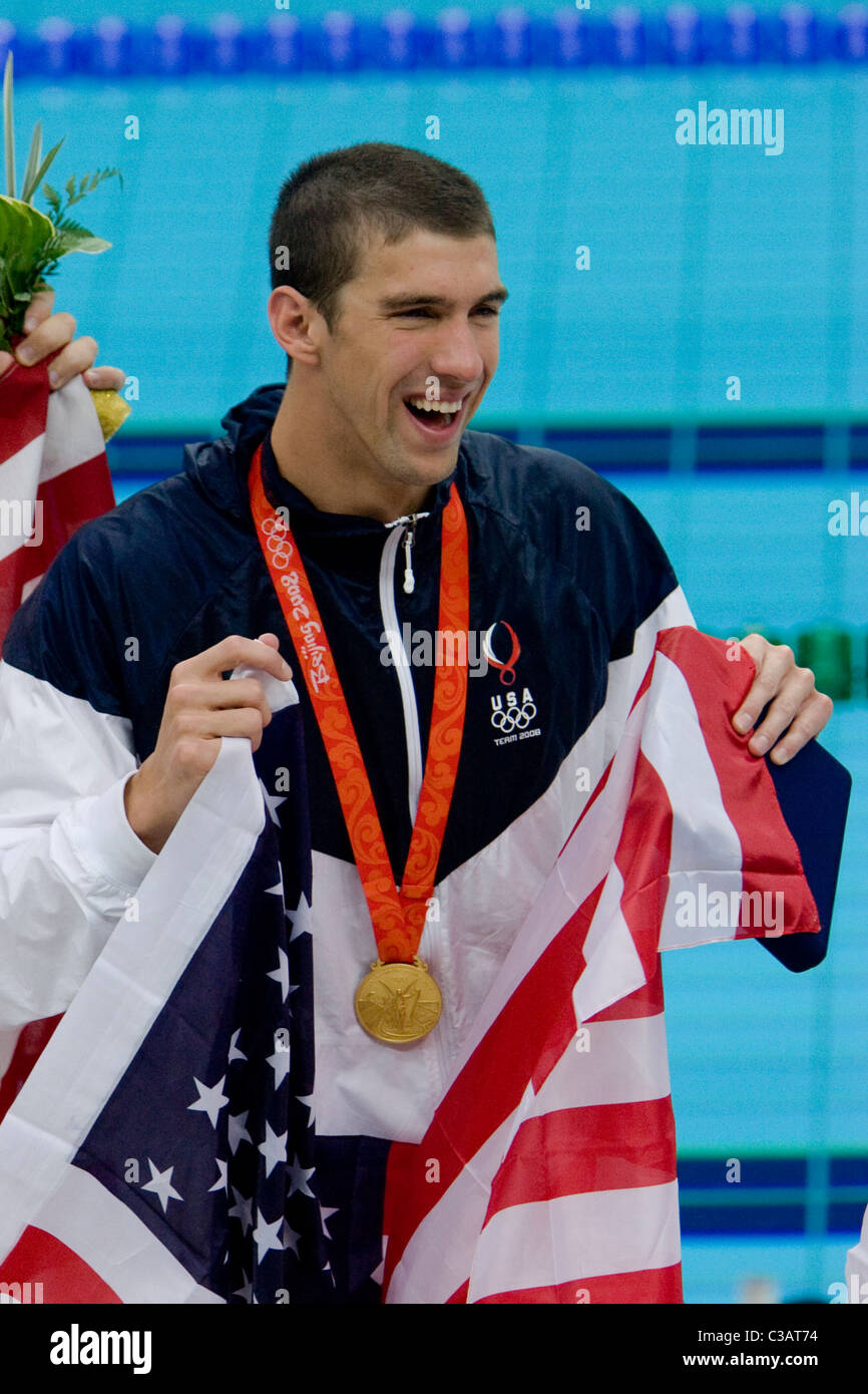 Michael Phelps a gagné sa médaille d'or de rupture record de huit dans l'un Jeux Olympiques pour les hommes du 4x100 relais quatre nages dans la piscine Banque D'Images