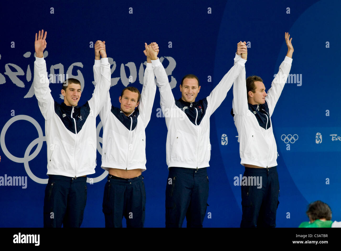 Michael Phelps gagner sa médaille d'or de rupture record de huit dans le USA Men's 4x1100 relais quatre nages, dans la compétition de natation : Banque D'Images