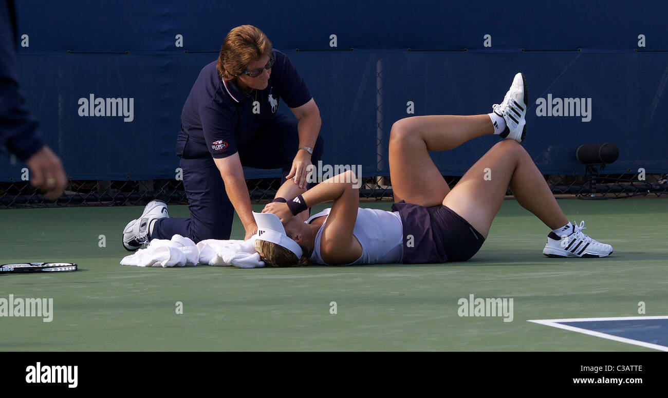 Sabine Lisicki, Allemagne, blessé à l'US Open de tennis à Flushing Meadows, New York, USA. Banque D'Images Sabine Lisicki, Allemagne, blessé à l'US Open de tennis à Flushing Meadows, New York, USA. Banque D'Images