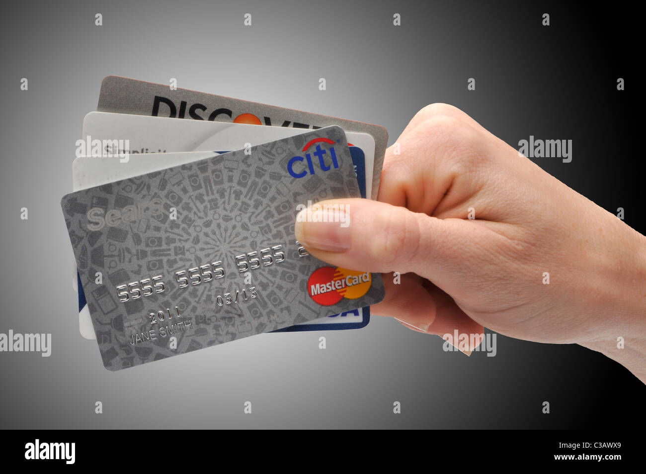 Tenir la main caredit femme plusieurs cartes de Banque D'Images