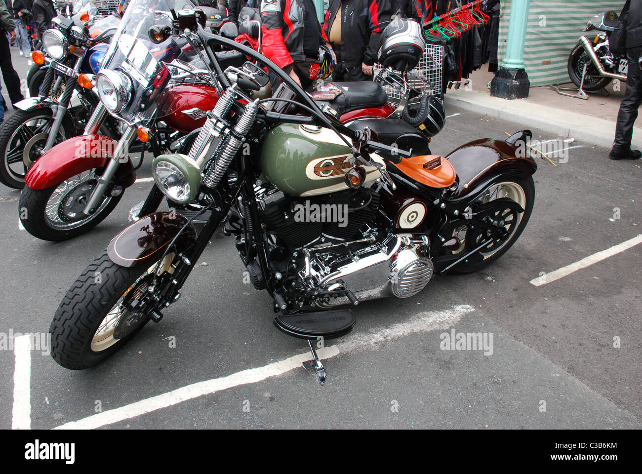 Harley davidson springer custom Banque de photographies et d’images à ...