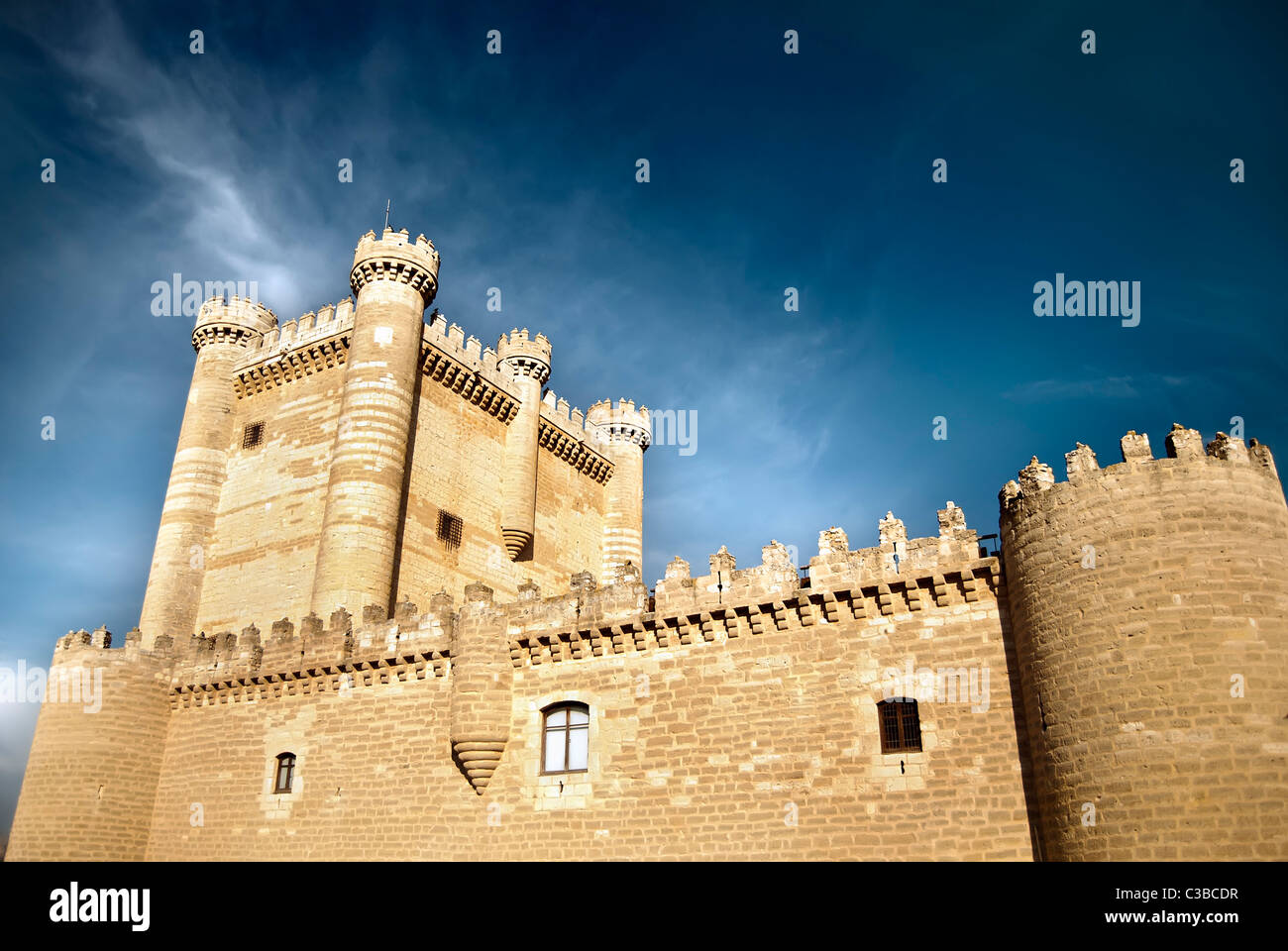 Le château de Fuensaldaña, vieux tribunaux de Castilla y Leon, Espagne Banque D'Images