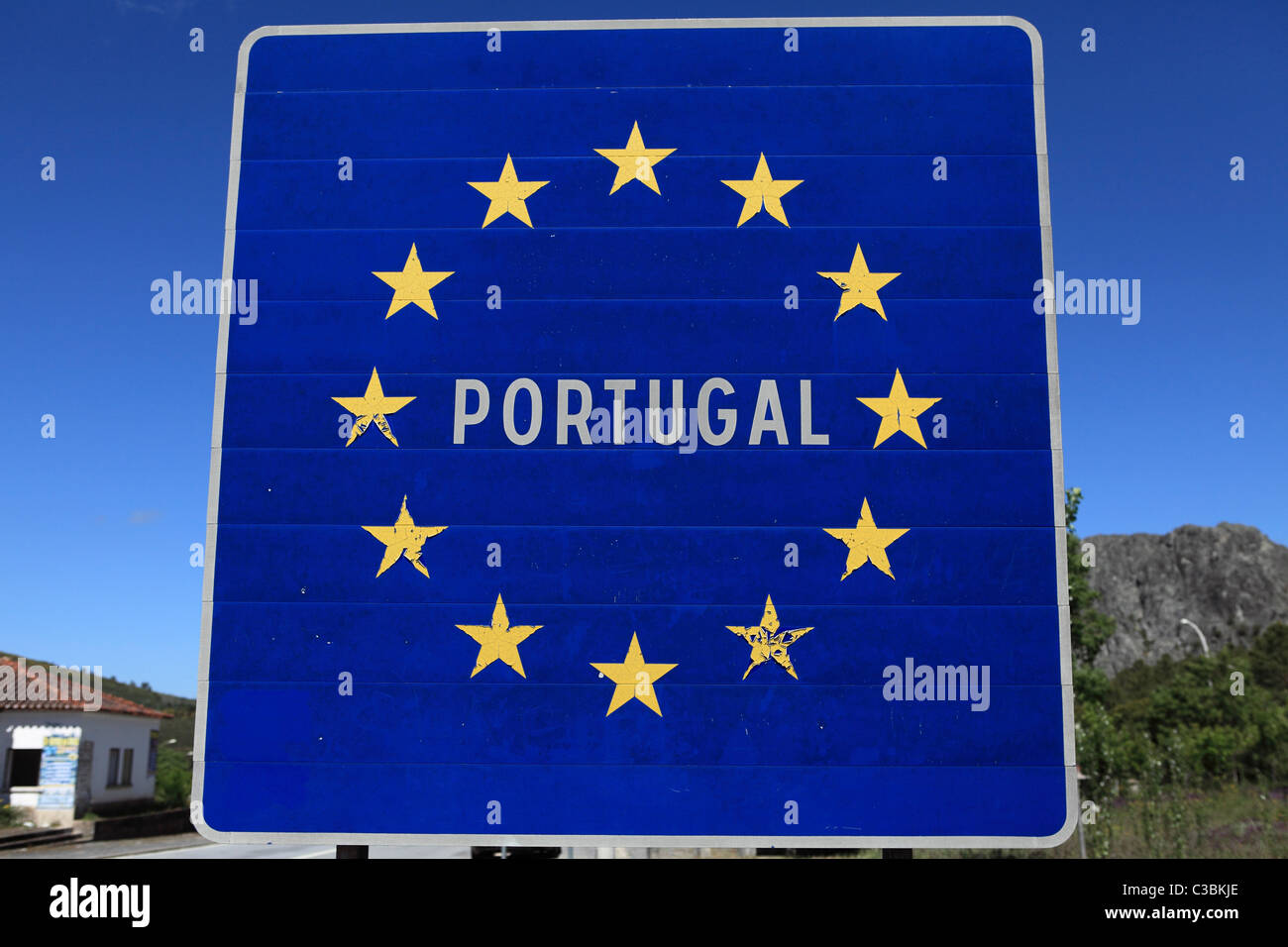 Le Panneau Annoncant L Entree Au Portugal Sur La Frontiere Espagne Portugal Photo Stock Alamy
