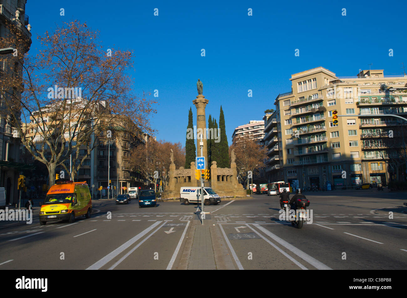 Placa Mossen Jacint Verdaguer square à la jonction avec l'Avenue Diagonal et le Passeig de Sant Joan Eixample Barcelone Espagne Banque D'Images